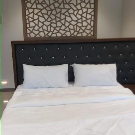 Dukes Plaza Hotel Кальян Екстер'єр фото